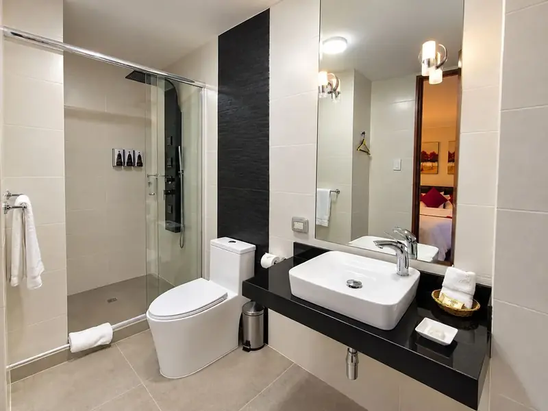 Baño de la Suite con ducha de vidrio